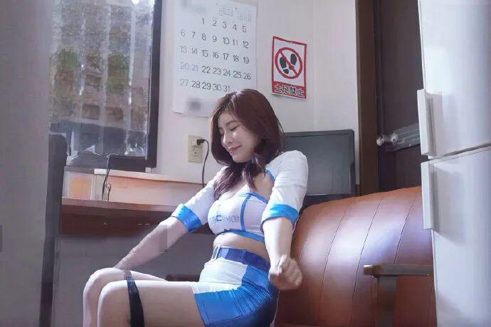世界杯比赛高清观看软件-神仙木有她美丽，黑丝哪有白衬衫性感